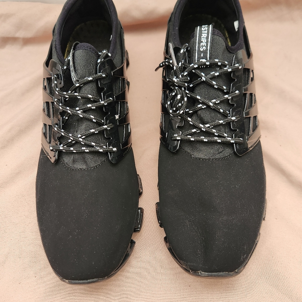 Stylish Black Men's Sneakers
